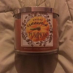 Sweet cinnamon pumpkin candle